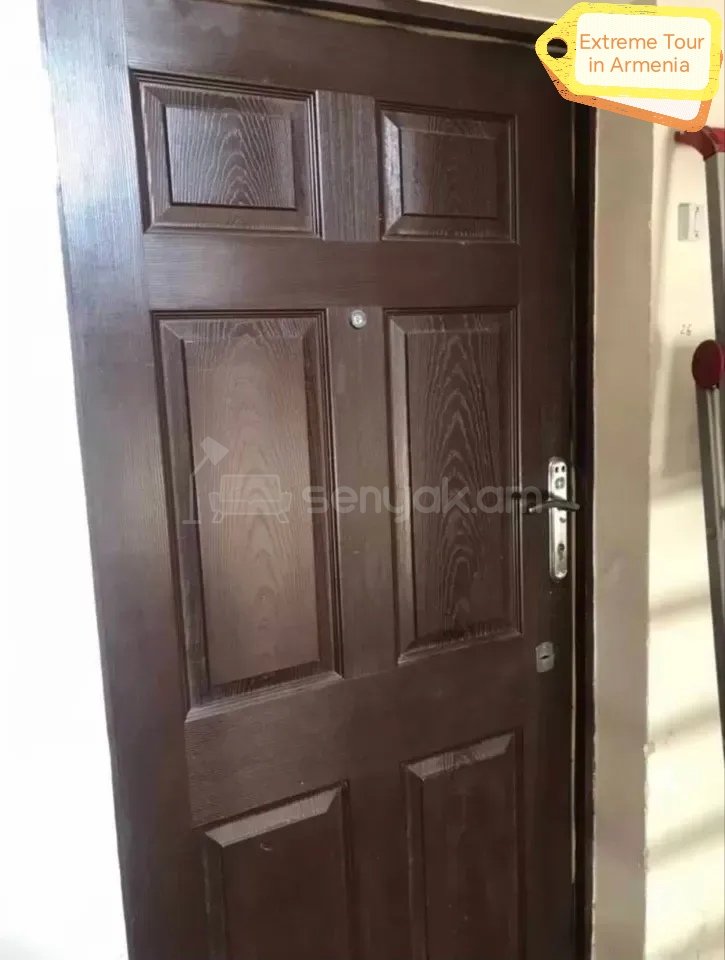 1 Սենյականոց Բնակարան Քարե Շենքում, 32քմ, 2/5 հարկ, Նորմալ Վիճակում, Կահավորված, Արևկող