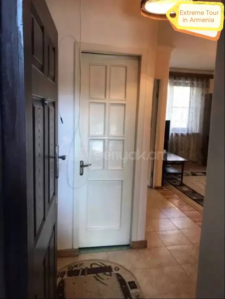 1 Սենյականոց Բնակարան Քարե Շենքում, 32քմ, 2/5 հարկ, Նորմալ Վիճակում, Կահավորված, Արևկող