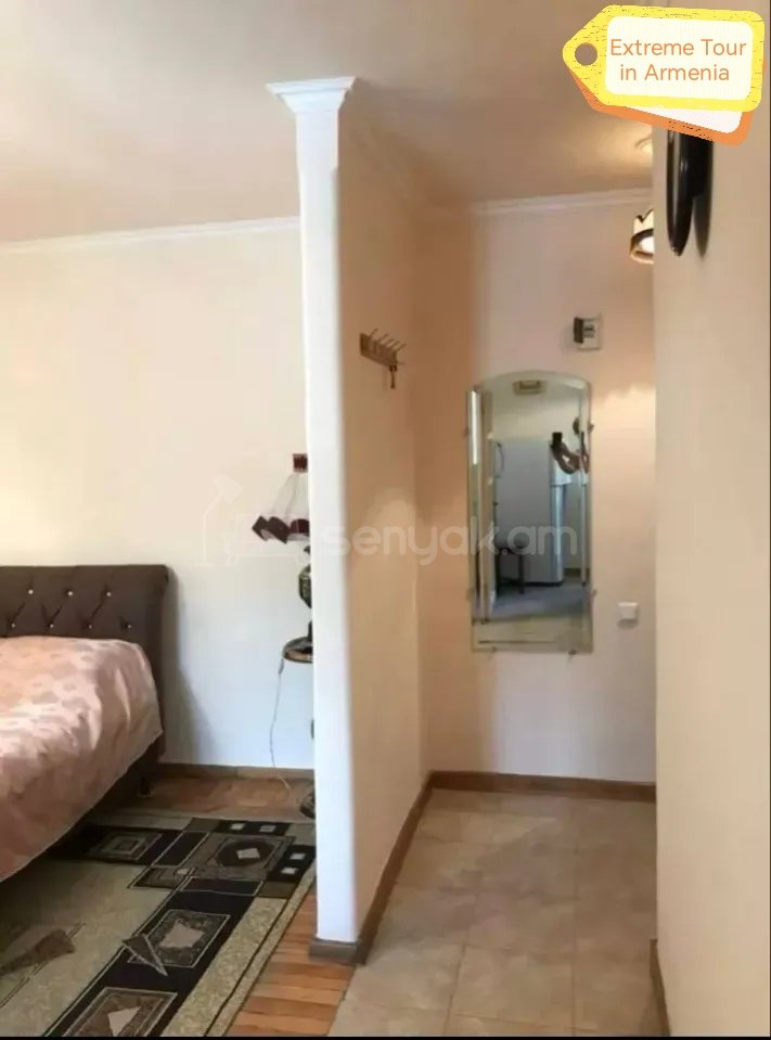 1 Սենյականոց Բնակարան Քարե Շենքում, 32քմ, 2/5 հարկ, Նորմալ Վիճակում, Կահավորված, Արևկող