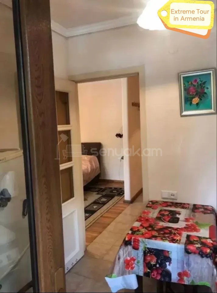 1 Սենյականոց Բնակարան Քարե Շենքում, 32քմ, 2/5 հարկ, Նորմալ Վիճակում, Կահավորված, Արևկող