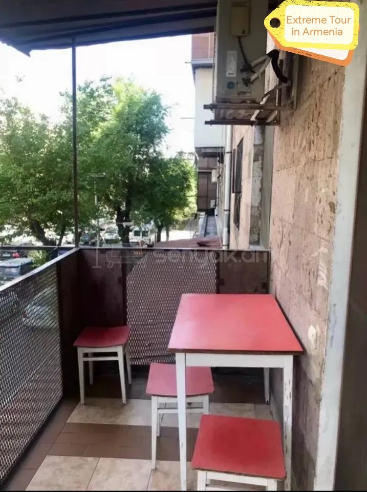 1 Սենյականոց Բնակարան Քարե Շենքում, 32քմ, 2/5 հարկ, Նորմալ Վիճակում, Կահավորված, Արևկող