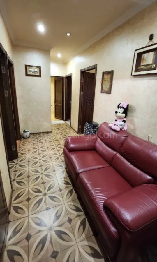 3 Սենյականոց Բնակարան, 80քմ, 6/9 հարկ, Նորմալ Վիճակում