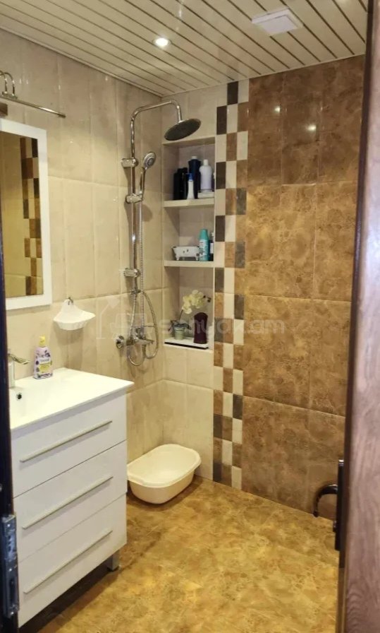 3 Սենյականոց Բնակարան, 80քմ, 6/9 հարկ, Նորմալ Վիճակում