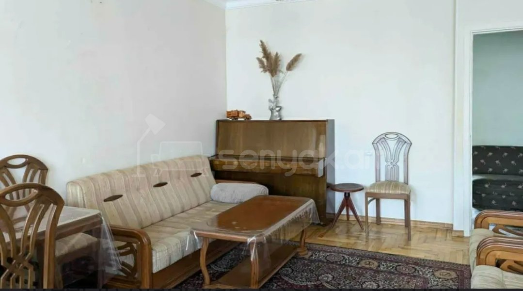 4 Սենյականոց Բնակարան Քարե Շենքում, 115քմ, 4/5 հարկ, Նորմալ Վիճակում, Կահավորված, Արևկող