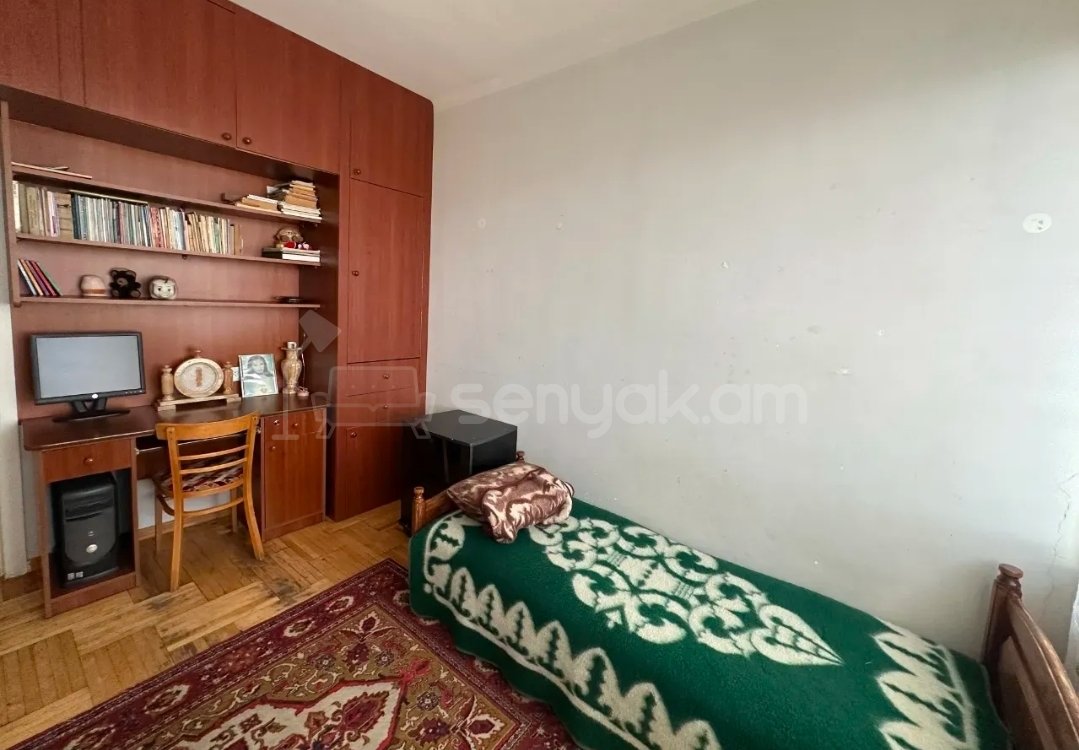 4 Սենյականոց Բնակարան Քարե Շենքում, 115քմ, 4/5 հարկ, Նորմալ Վիճակում, Կահավորված, Արևկող