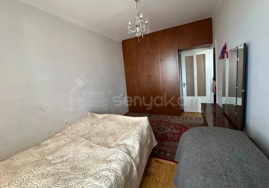 4 Սենյականոց Բնակարան Քարե Շենքում, 115քմ, 4/5 հարկ, Նորմալ Վիճակում, Կահավորված, Արևկող