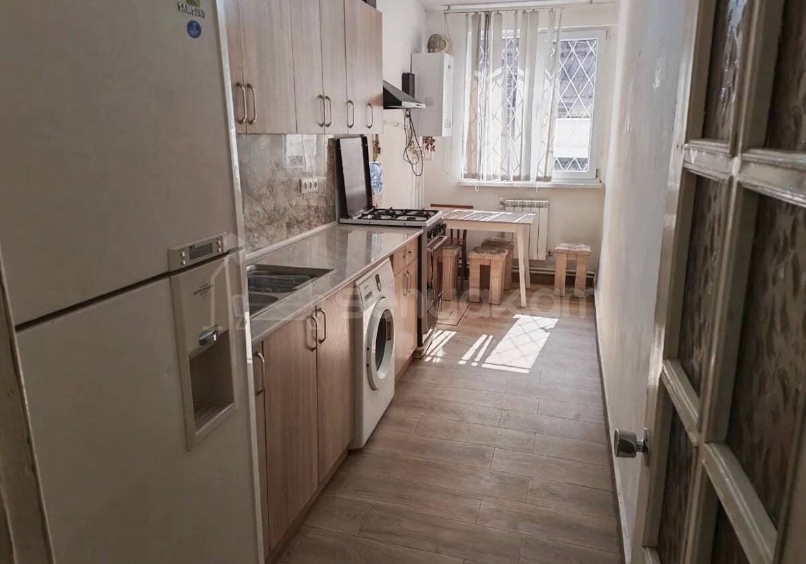 3 Սենյականոց Բնակարան Քարե Շենքում, 73քմ, 1/5 հարկ, Կոսմետիկ Վերանորոգված, Կահավորված