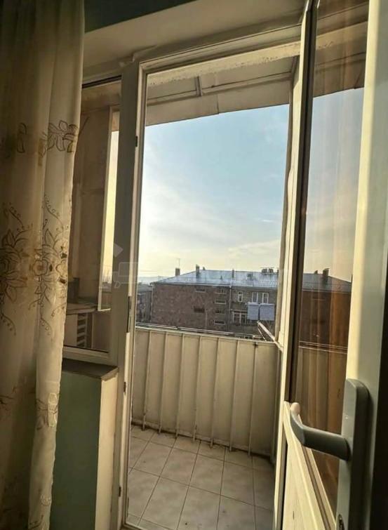 2 Սենյականոց Բնակարան Քարե Շենքում, 63քմ, 5/5 հարկ, Կապիտալ Վերանորոգված