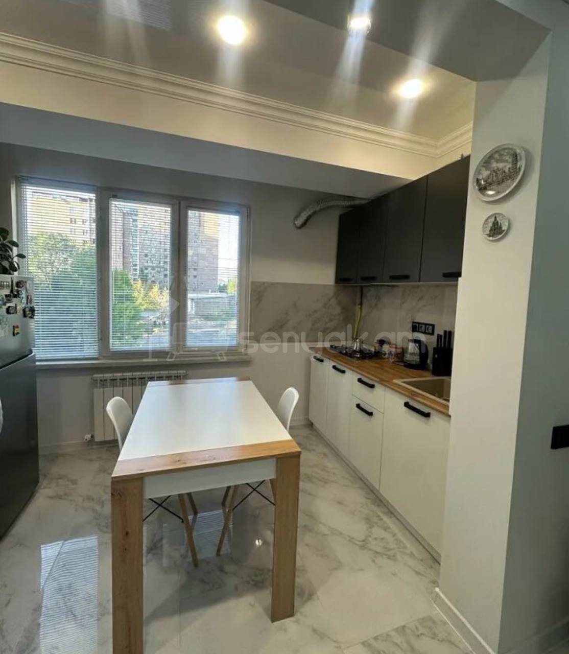 2 Սենյականոց Բնակարան, 42քմ, 5/10 հարկ, Կապիտալ Վերանորոգված, Կահավորված, Արևկող