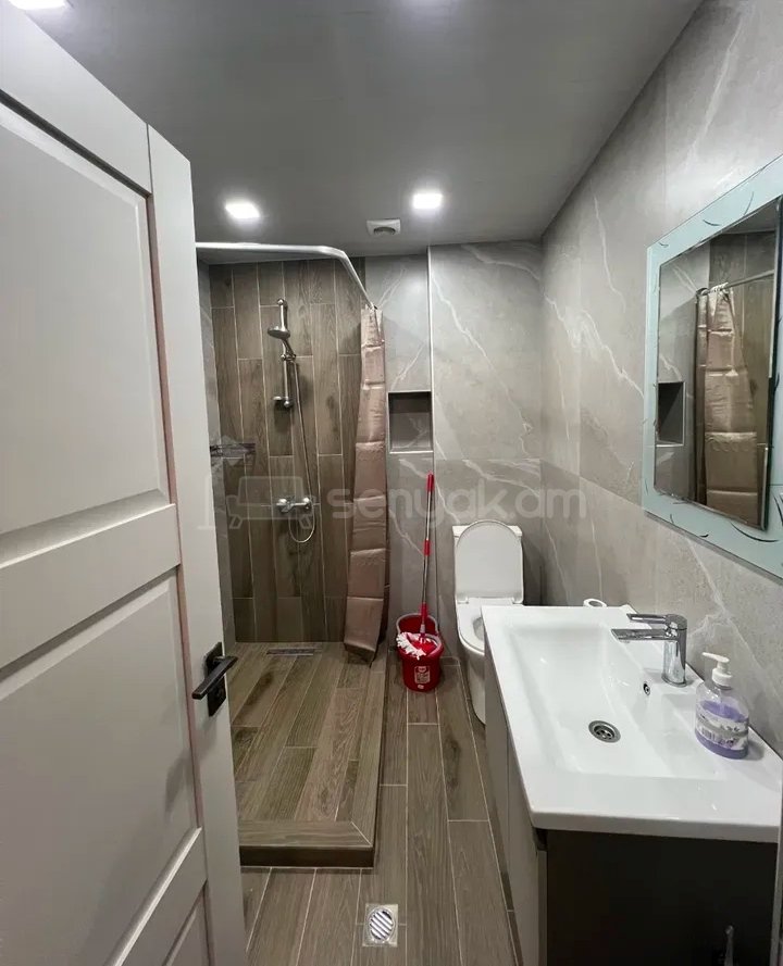1 Սենյականոց Բնակարան Քարե Շենքում, 39քմ, 3/4 հարկ, Կապիտալ Վերանորոգված