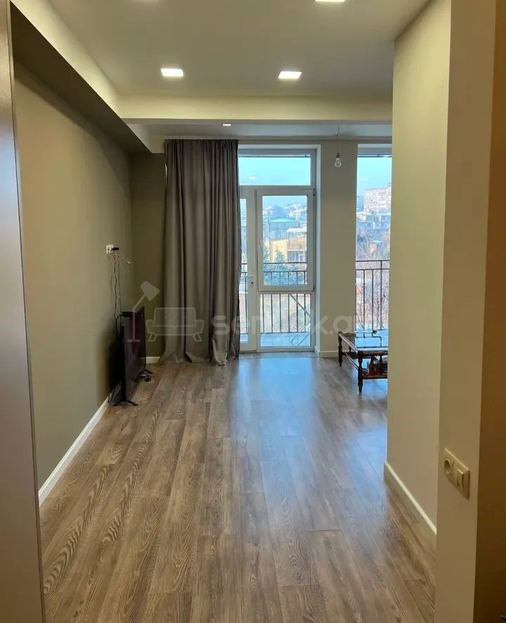 1 Սենյականոց Բնակարան Քարե Շենքում, 39քմ, 3/4 հարկ, Կապիտալ Վերանորոգված