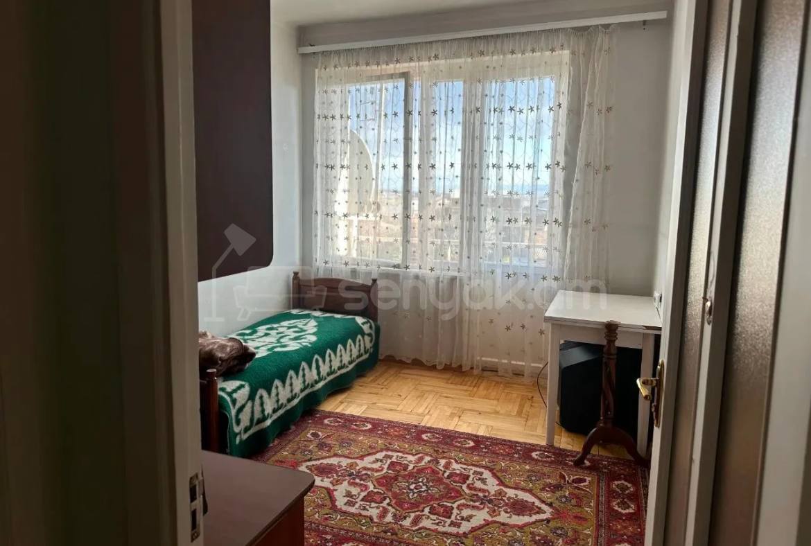 4 Սենյականոց Բնակարան Քարե Շենքում, 115քմ, 4/5 հարկ, Կոսմետիկ Վերանորոգված, Կահավորված, Արևկող