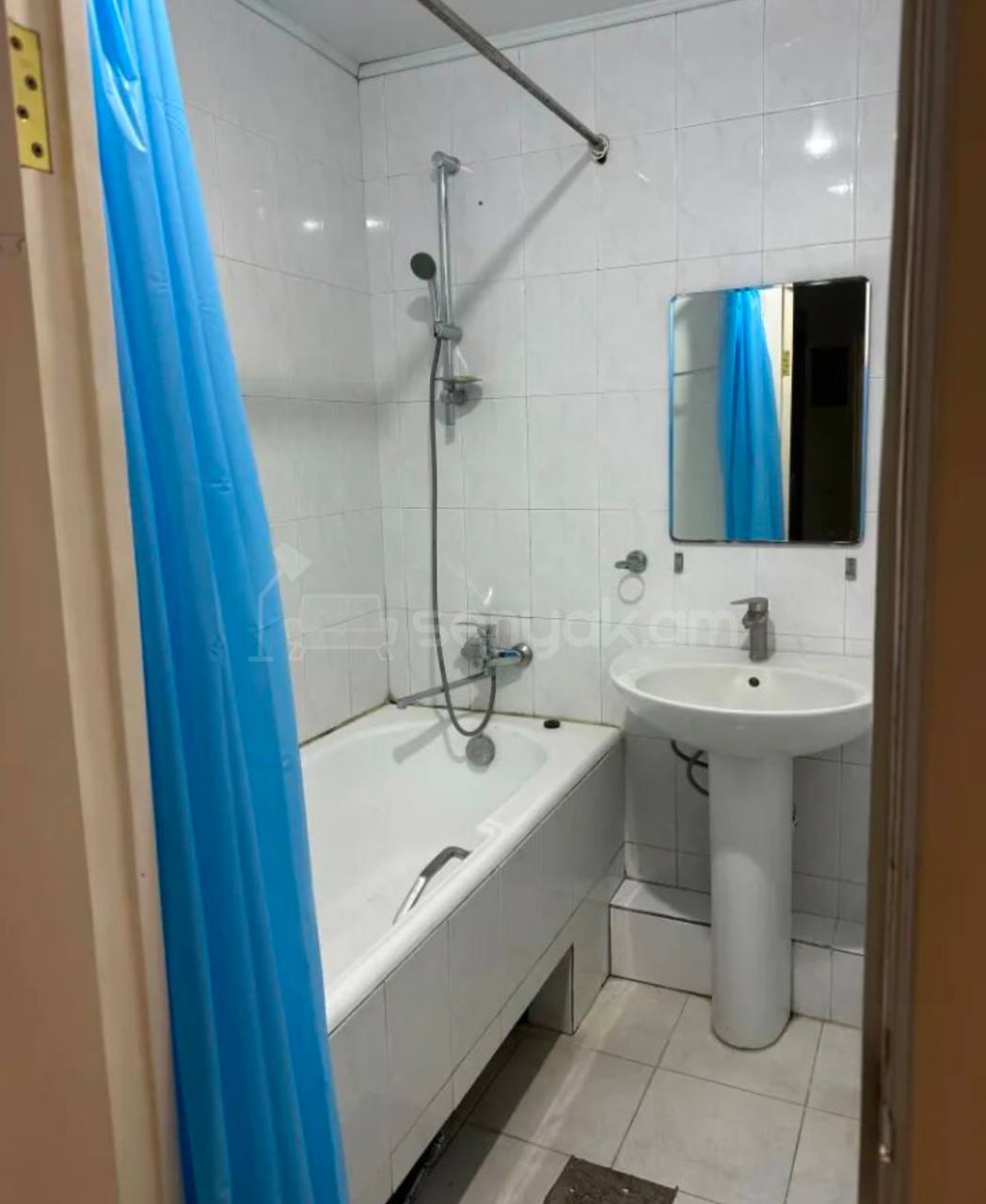 4 Սենյականոց Բնակարան Քարե Շենքում, 115քմ, 4/5 հարկ, Կոսմետիկ Վերանորոգված, Կահավորված, Արևկող