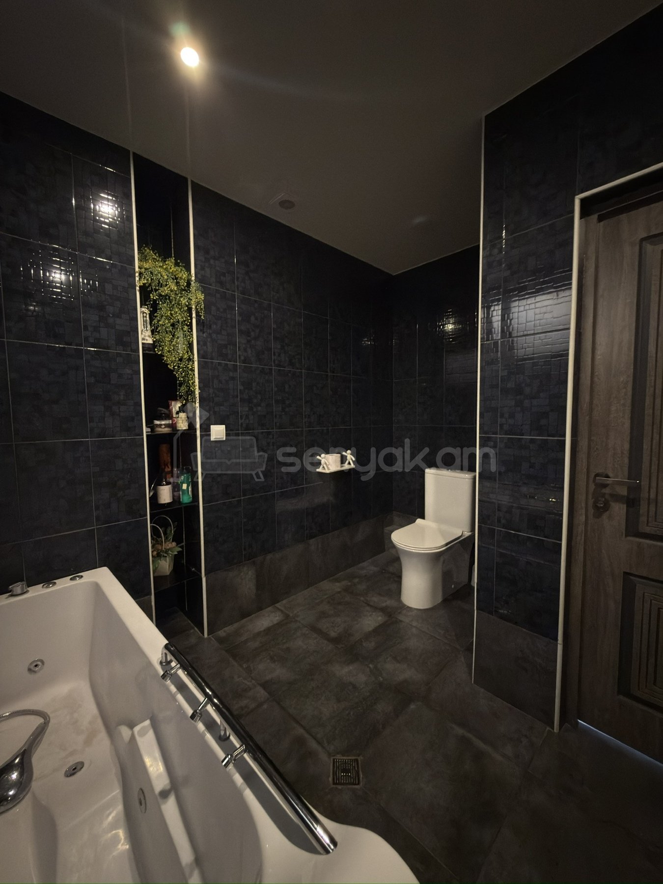 4 Սենյականոց Բնակարան Քարե Շենքում, 90քմ, 6/6 հարկ, Դիզայներական Վերանորոգված