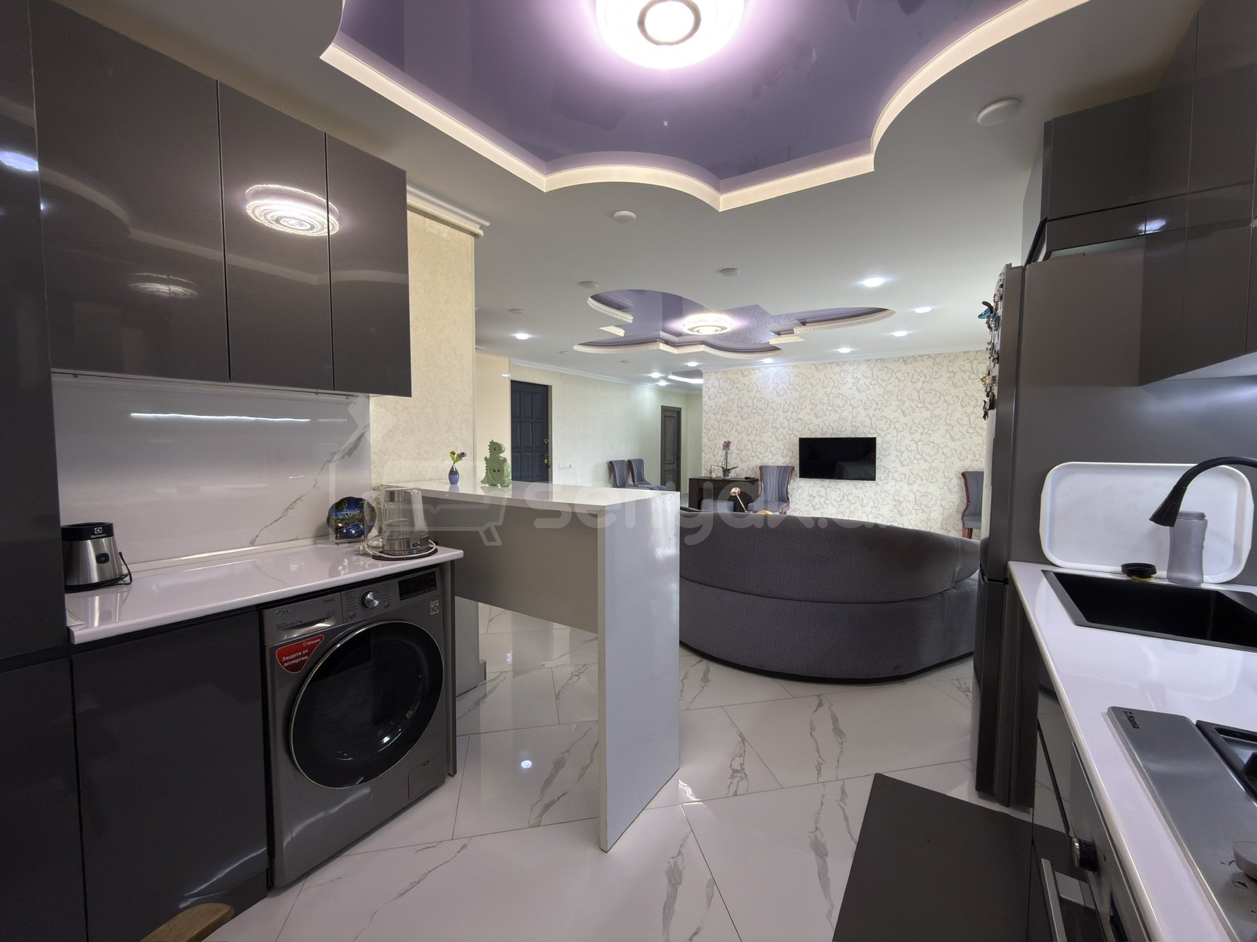 4 Սենյականոց Բնակարան Քարե Շենքում, 90քմ, 6/6 հարկ, Դիզայներական Վերանորոգված