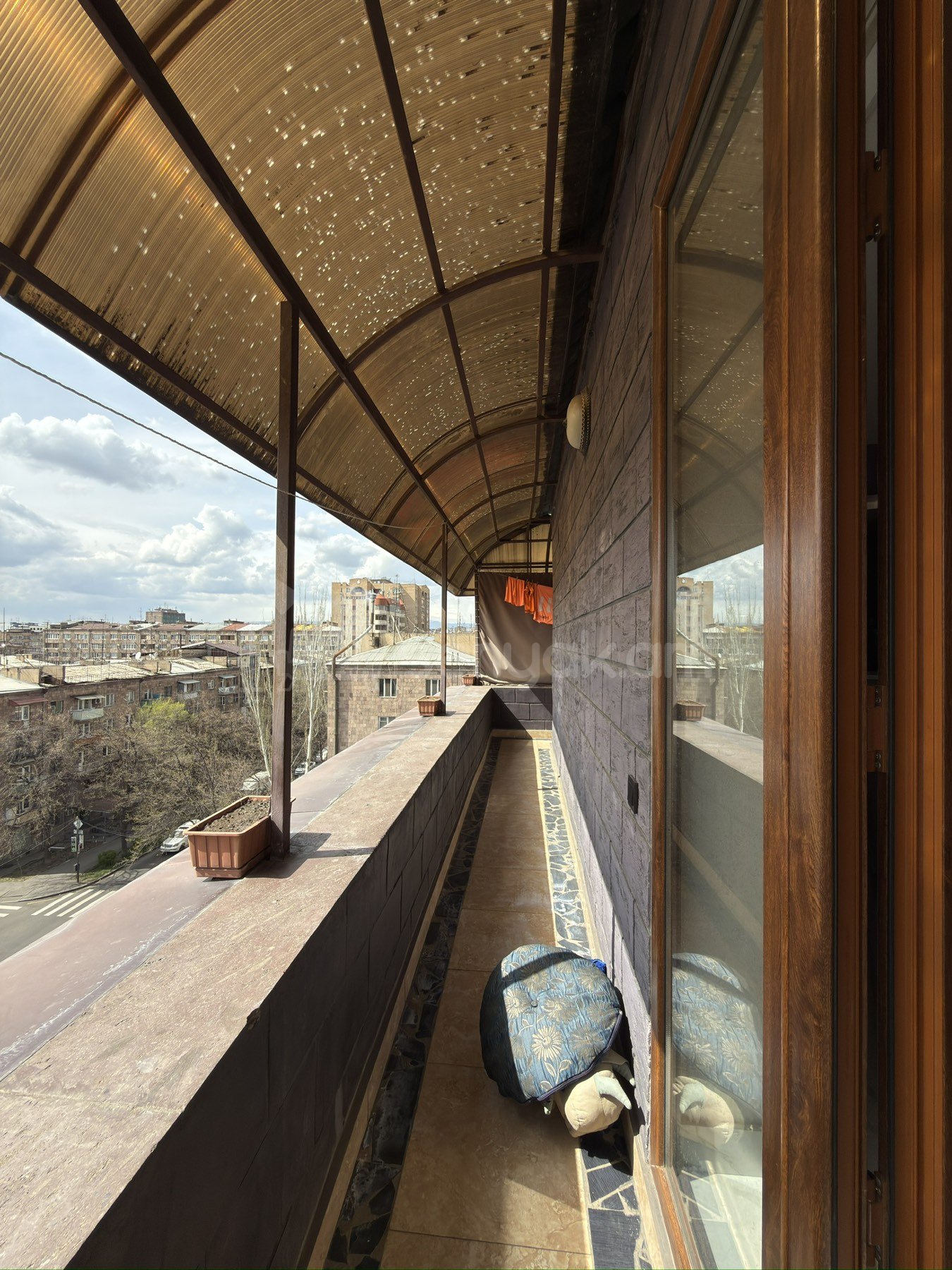 4 Սենյականոց Բնակարան Քարե Շենքում, 90քմ, 6/6 հարկ, Դիզայներական Վերանորոգված