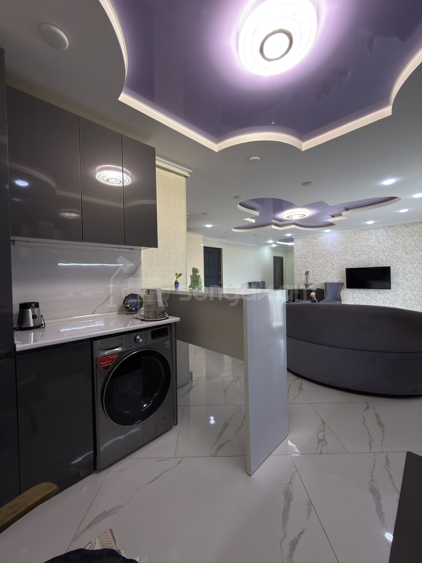 4 Սենյականոց Բնակարան Քարե Շենքում, 90քմ, 6/6 հարկ, Դիզայներական Վերանորոգված