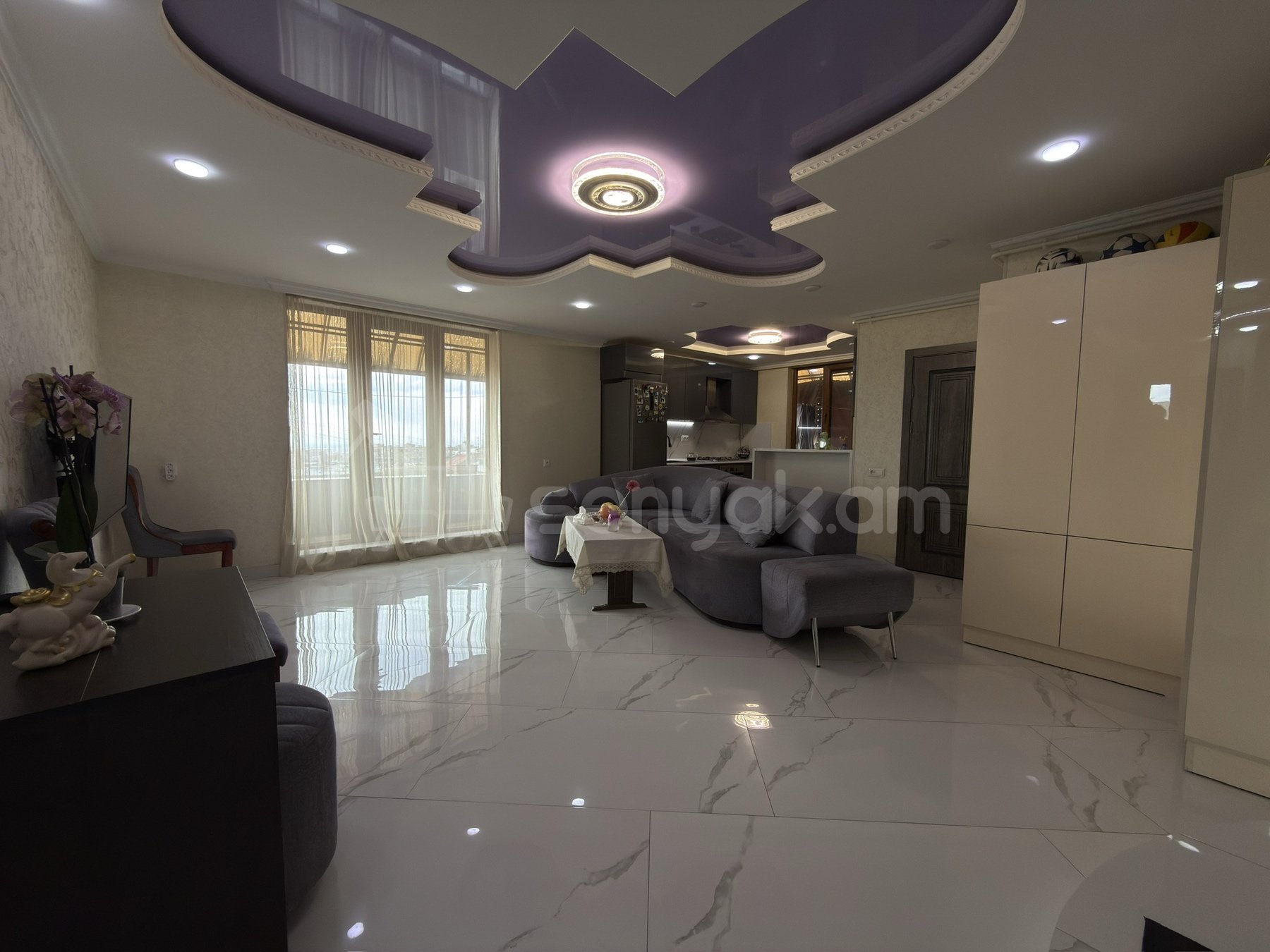 4 Սենյականոց Բնակարան Քարե Շենքում, 90քմ, 6/6 հարկ, Դիզայներական Վերանորոգված