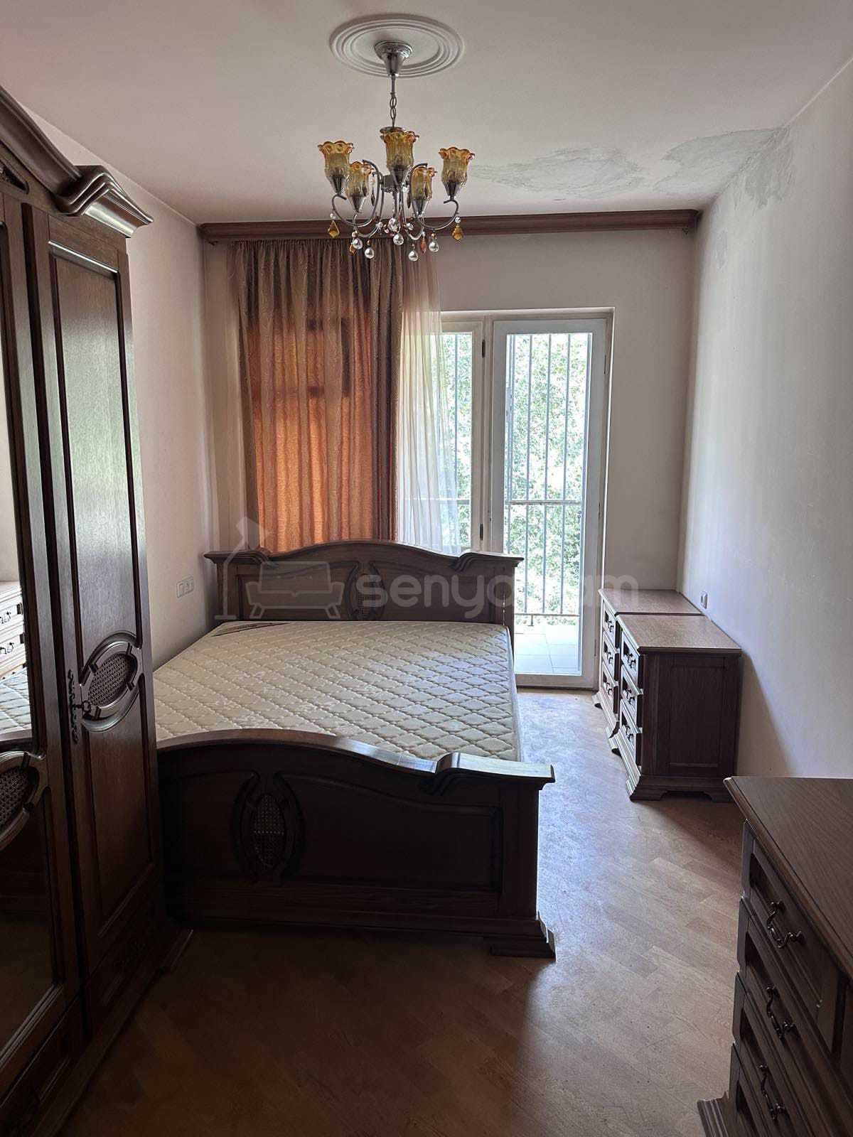 4 Սենյականոց Բնակարան Քարե Շենքում, 113քմ, 5/5 հարկ, Կապիտալ Վերանորոգված