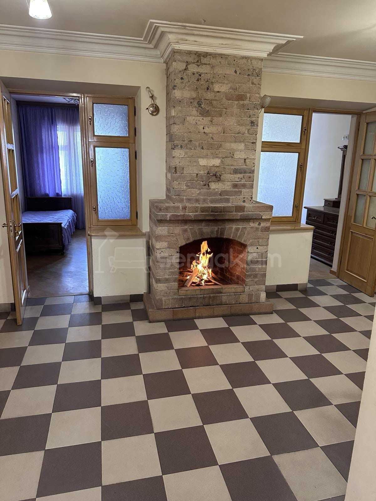 4 Սենյականոց Բնակարան Քարե Շենքում, 113քմ, 5/5 հարկ, Կապիտալ Վերանորոգված