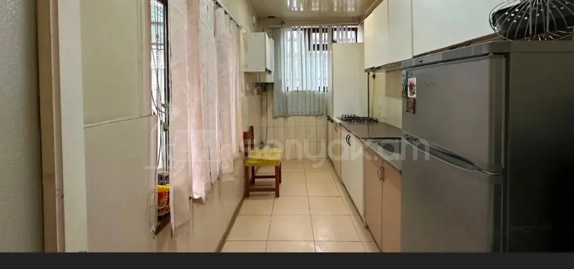 3 Սենյականոց Բնակարան Քարե Շենքում, 72քմ, 1/1 հարկ, Կապիտալ Վերանորոգված, Կահավորված