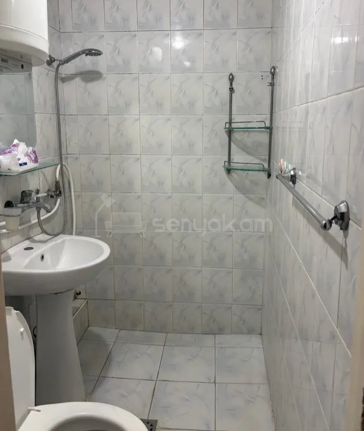 1 Սենյականոց Բնակարան Քարե Շենքում, 40քմ, 3/5 հարկ, Կապիտալ Վերանորոգված, Կահավորված