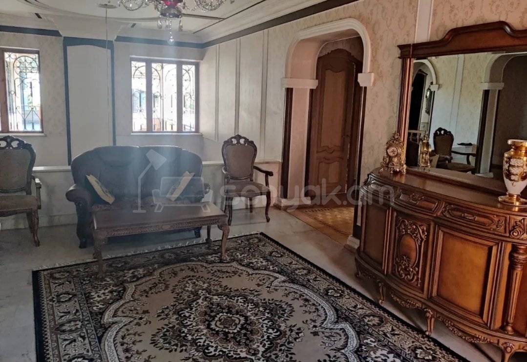 8 Սենյականոց Սեփական Տուն, 900քմ, Կապիտալ Վերանորոգված, Ավտոտնակով