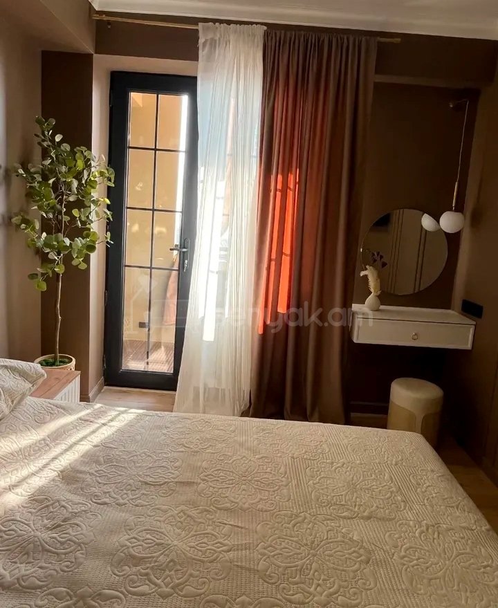3 Սենյականոց Բնակարան, 78քմ, 3/14 հարկ, Կապիտալ Վերանորոգված