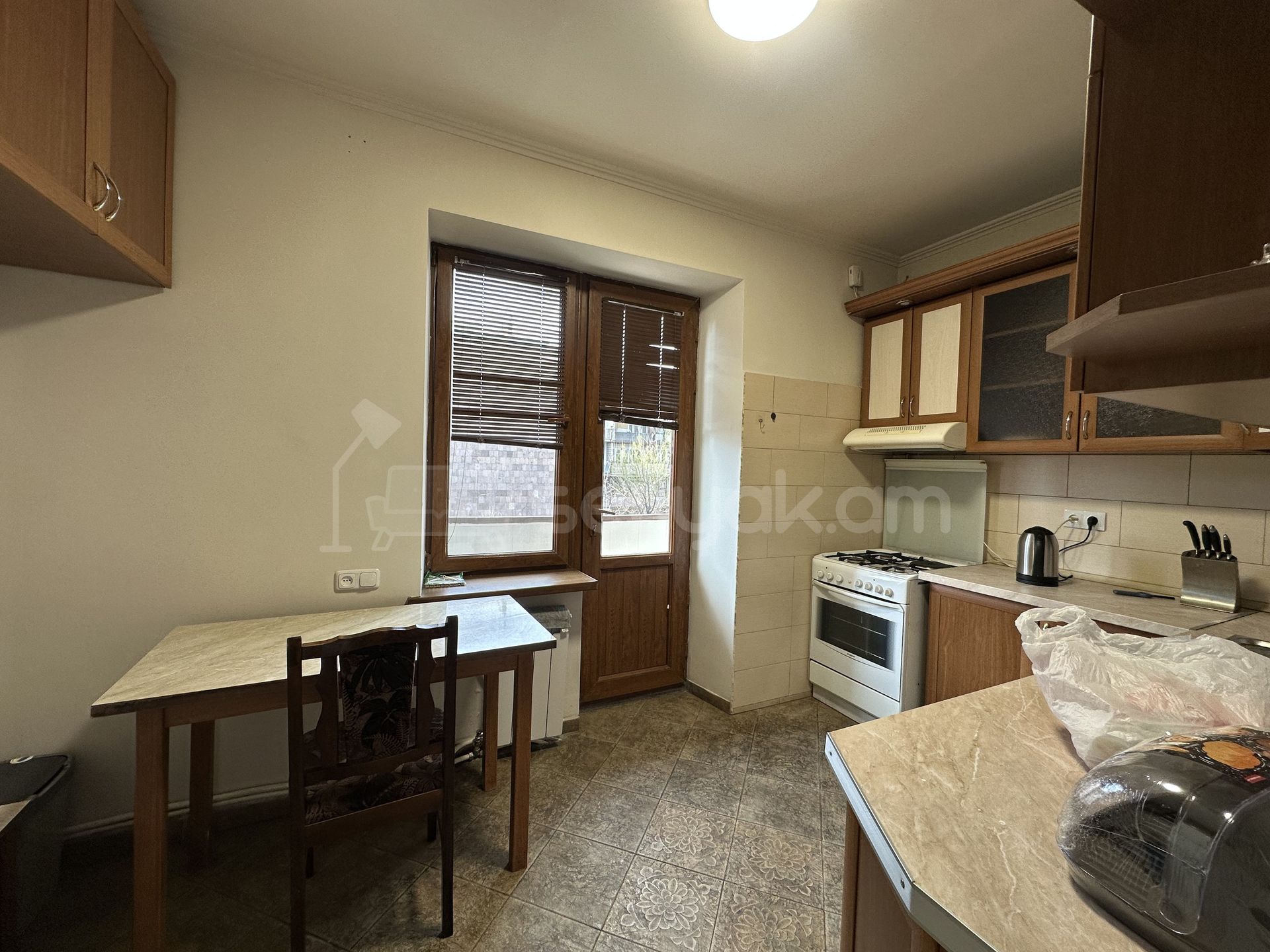 2 Սենյականոց Բնակարան Քարե Շենքում, 70քմ, 4/5 հարկ, Կապիտալ Վերանորոգված, Կահավորված, Արևկող