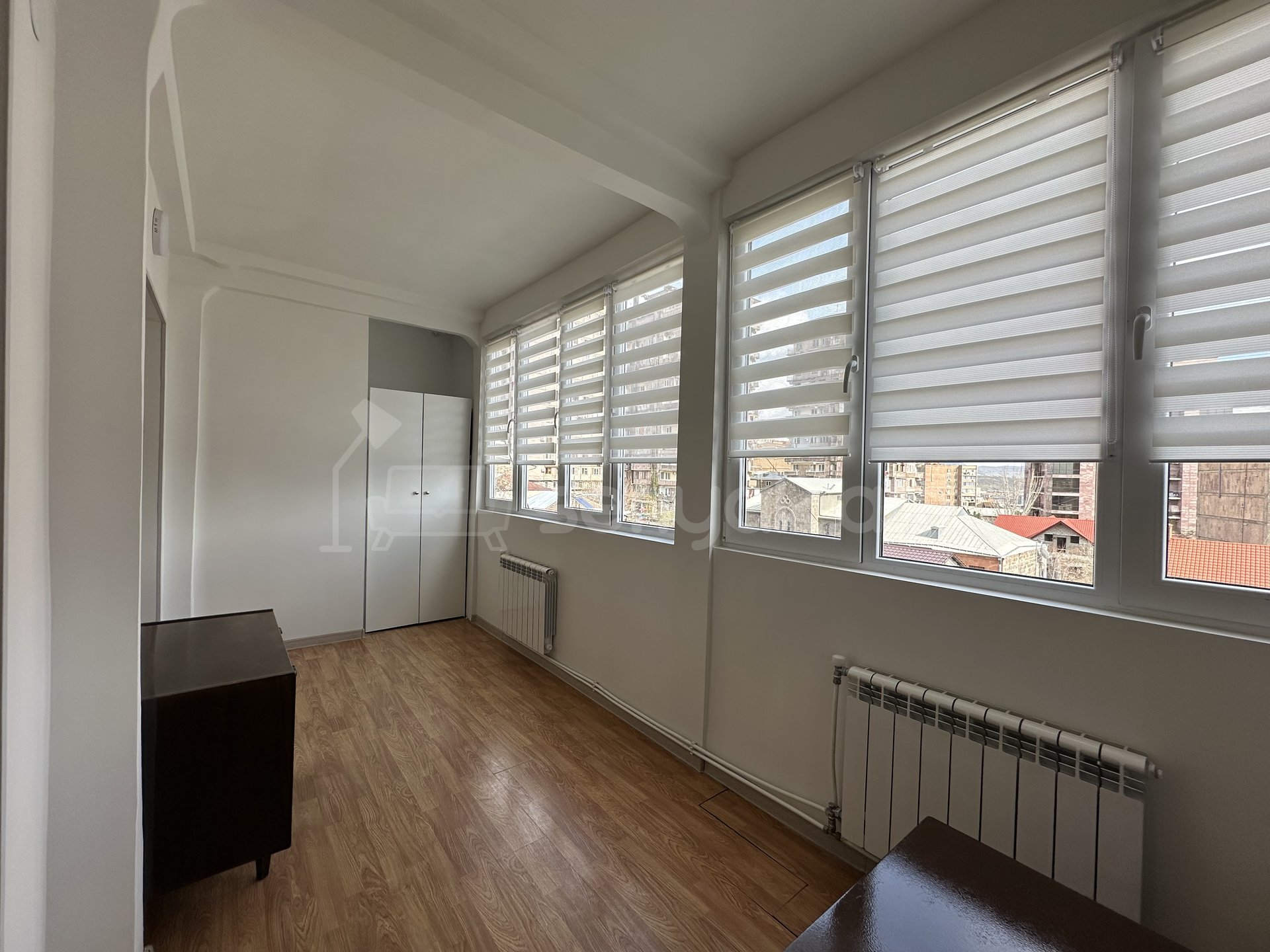 2 Սենյականոց Բնակարան Քարե Շենքում, 70քմ, 4/5 հարկ, Կապիտալ Վերանորոգված, Կահավորված, Արևկող