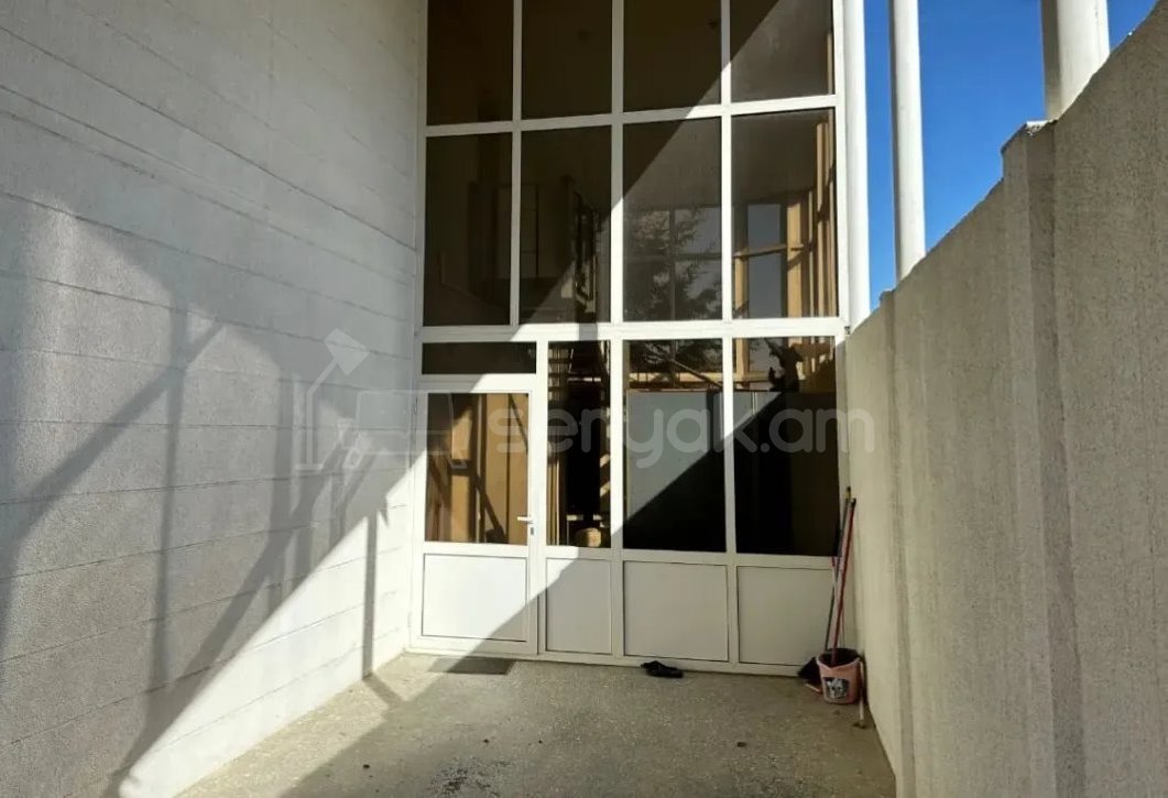 5 Սենյականոց Սեփական Տուն, 334քմ, Կոսմետիկ Վերանորոգված, Ավտոտնակով