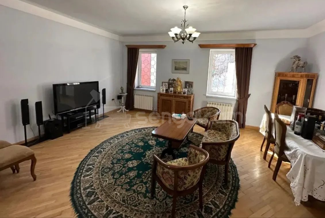 5 Սենյականոց Սեփական Տուն, 334քմ, Կոսմետիկ Վերանորոգված, Ավտոտնակով