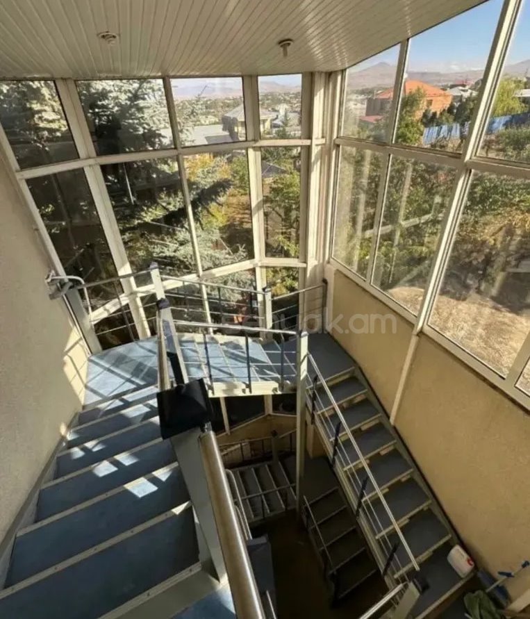 5 Սենյականոց Սեփական Տուն, 334քմ, Կոսմետիկ Վերանորոգված, Ավտոտնակով