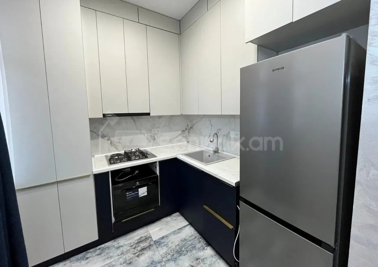 2 Սենյականոց Բնակարան Քարե Շենքում, 72քմ, 3/4 հարկ, Կապիտալ Վերանորոգված