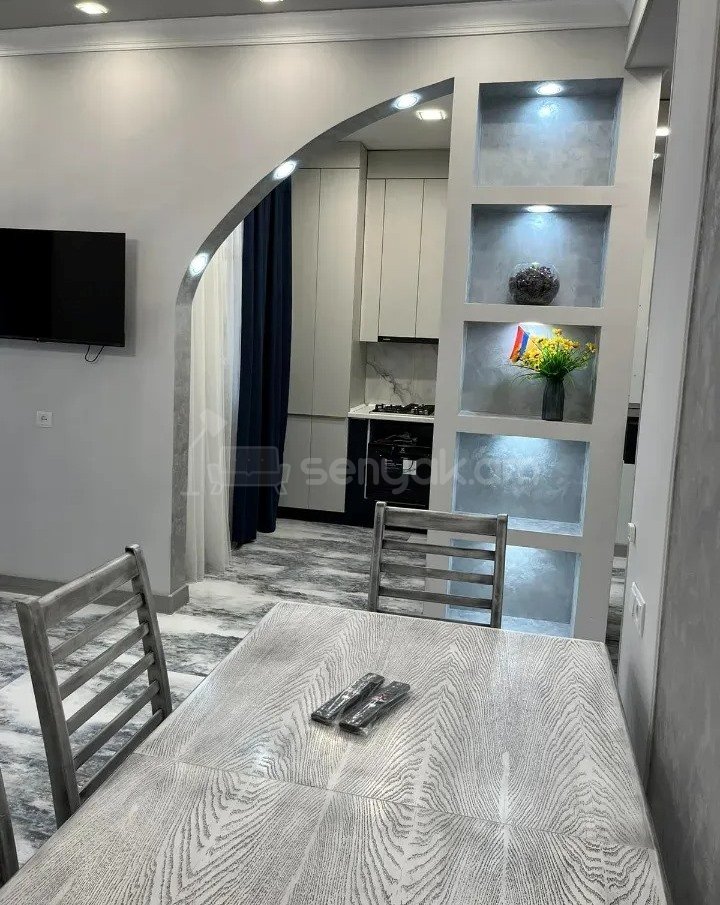 2 Սենյականոց Բնակարան Քարե Շենքում, 72քմ, 3/4 հարկ, Կապիտալ Վերանորոգված