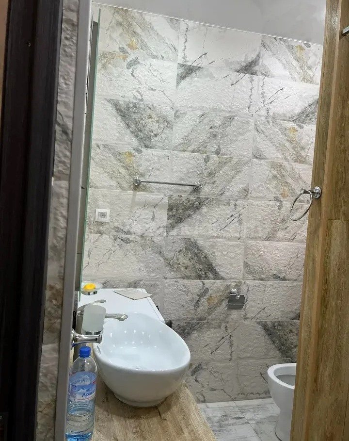 2 Սենյականոց Բնակարան Քարե Շենքում, 72քմ, 3/4 հարկ, Կապիտալ Վերանորոգված