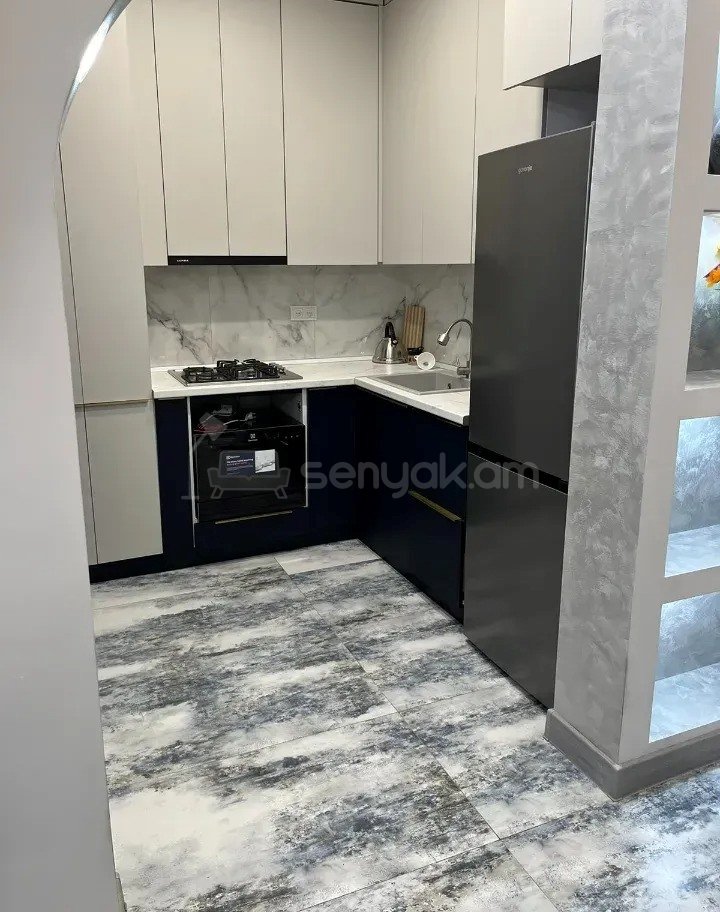 2 Սենյականոց Բնակարան Քարե Շենքում, 72քմ, 3/4 հարկ, Կապիտալ Վերանորոգված