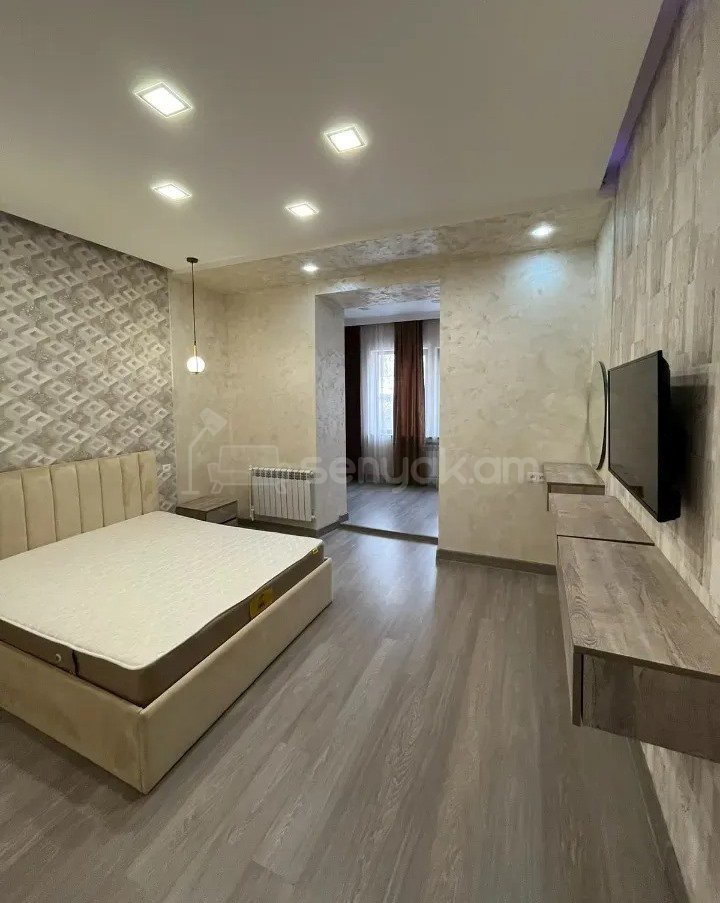 2 Սենյականոց Բնակարան Քարե Շենքում, 72քմ, 3/4 հարկ, Կապիտալ Վերանորոգված