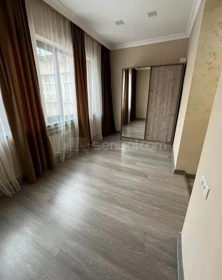 2 Սենյականոց Բնակարան Քարե Շենքում, 72քմ, 3/4 հարկ, Կապիտալ Վերանորոգված