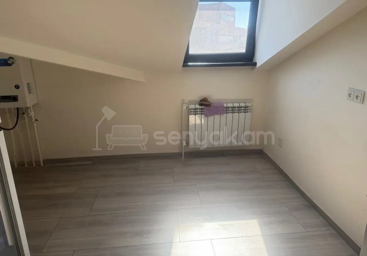 3 Սենյականոց Բնակարան Քարե Շենքում, 90քմ, 4/4 հարկ, Նորմալ Վիճակում, Կահավորված