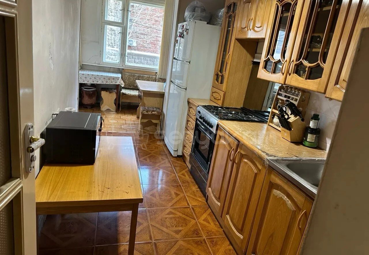 3 Սենյականոց Բնակարան, 80քմ, 2/9 հարկ, Նորմալ Վիճակում