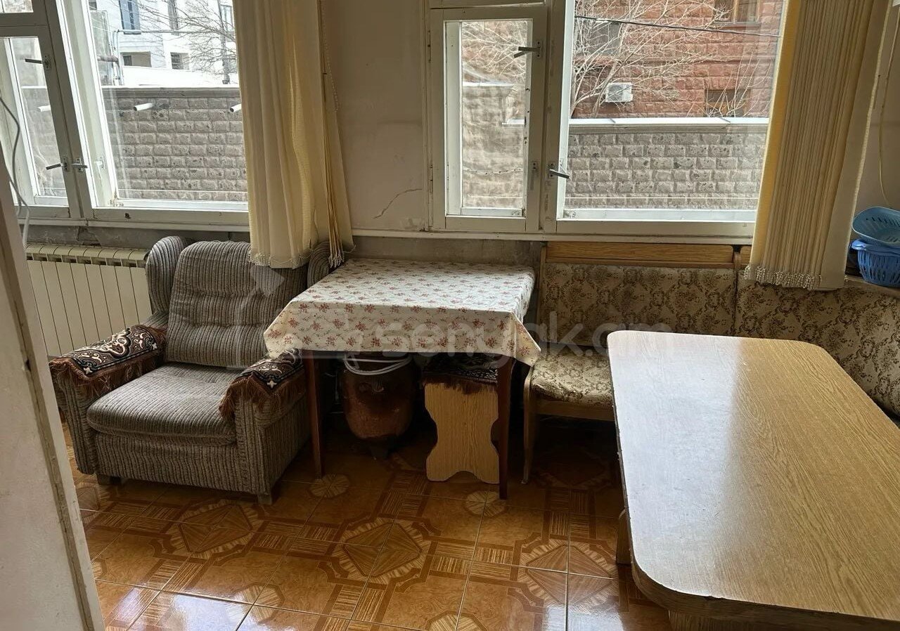 3 Սենյականոց Բնակարան, 80քմ, 2/9 հարկ, Նորմալ Վիճակում