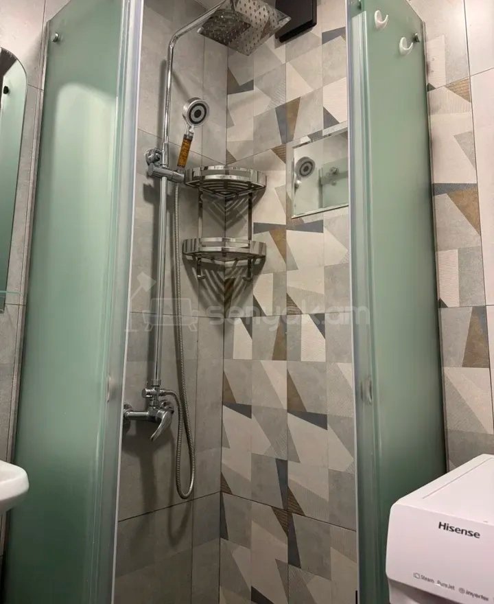 3 Սենյականոց Բնակարան Քարե Շենքում, 51քմ, 5/5 հարկ, Կապիտալ Վերանորոգված