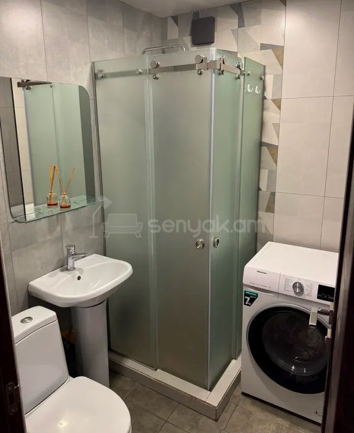 3 Սենյականոց Բնակարան Քարե Շենքում, 51քմ, 5/5 հարկ, Կապիտալ Վերանորոգված