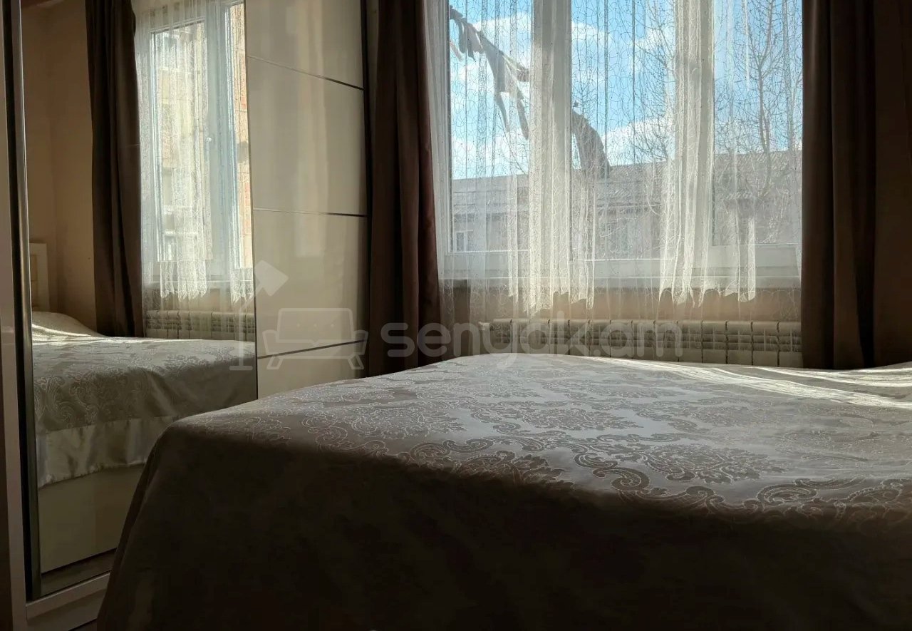 3 Սենյականոց Բնակարան Քարե Շենքում, 51քմ, 5/5 հարկ, Կապիտալ Վերանորոգված