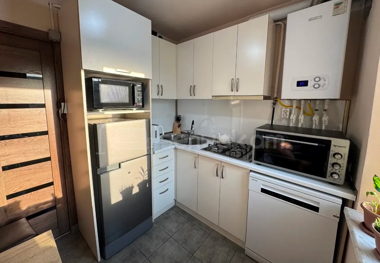 3 Սենյականոց Բնակարան Քարե Շենքում, 51քմ, 5/5 հարկ, Կապիտալ Վերանորոգված