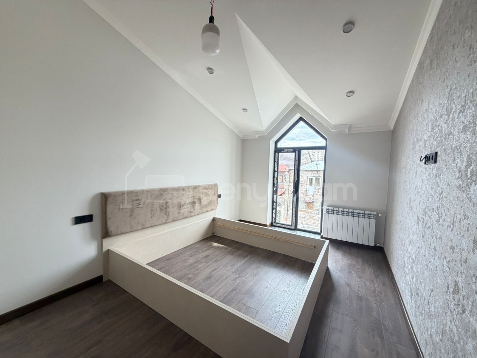 4 Սենյականոց Սեփական Տուն, 110քմ, Դիզայներական Վերանորոգված, Կահավորված, Ավտոտնակով