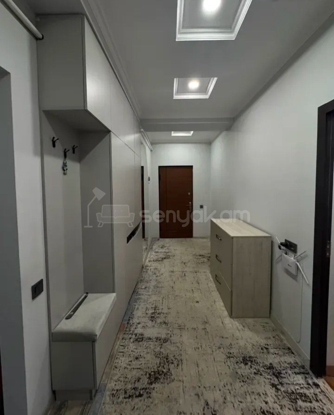 3 Սենյականոց Բնակարան Քարե Շենքում, 75քմ, 2/5 հարկ, Կապիտալ Վերանորոգված