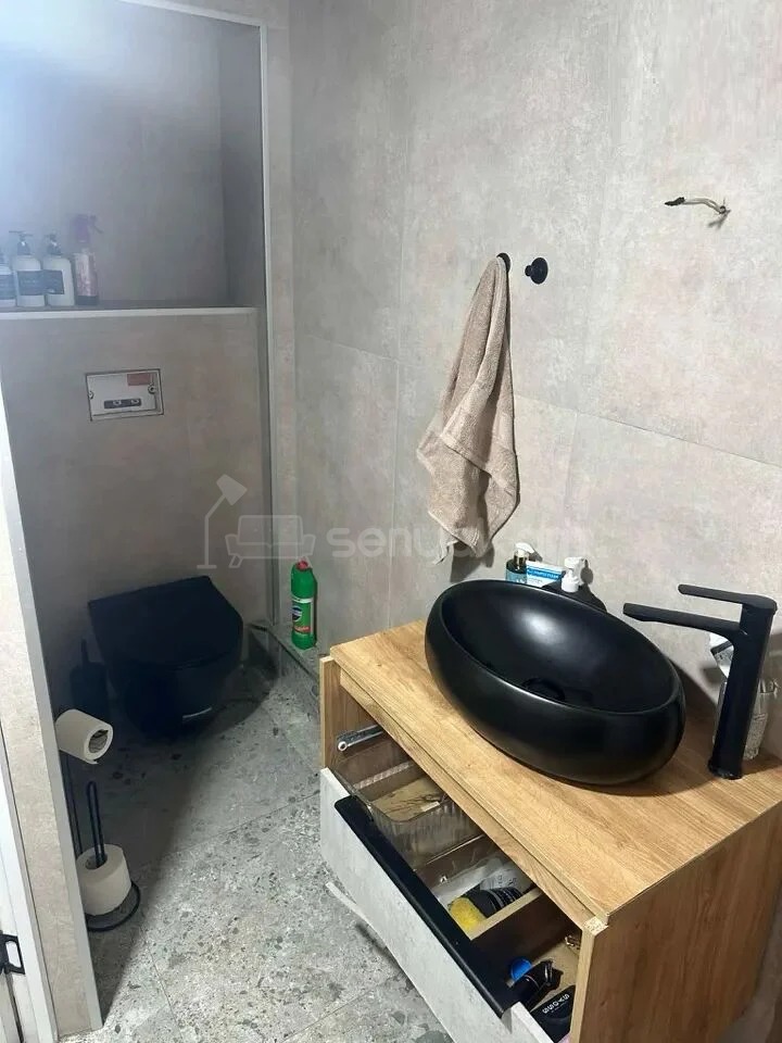 1 Սենյականոց Բնակարան Քարե Շենքում, 30քմ, 3/4 հարկ, Կապիտալ Վերանորոգված