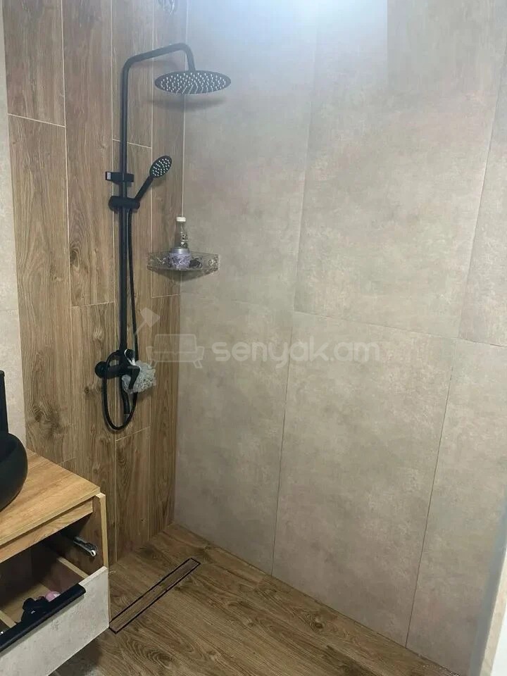 1 Սենյականոց Բնակարան Քարե Շենքում, 30քմ, 3/4 հարկ, Կապիտալ Վերանորոգված